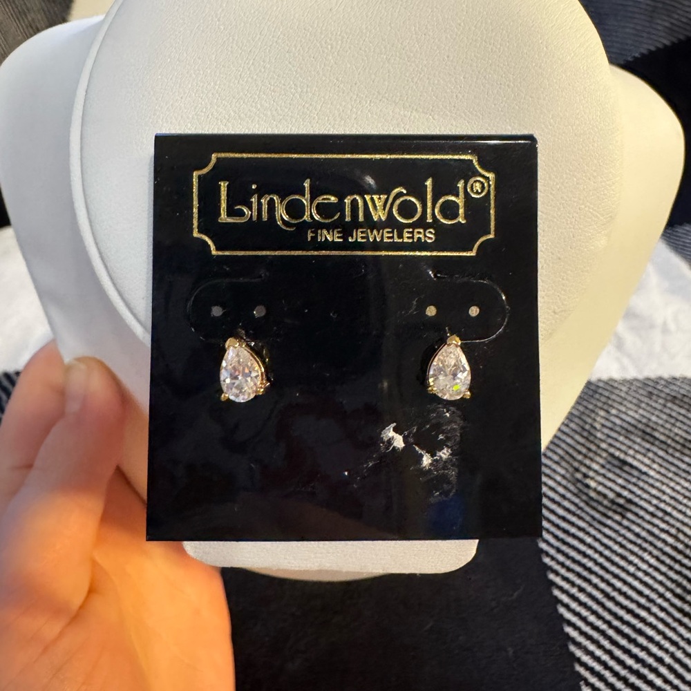 NWT Lindenwold Fine Jewelers Pear Cut CZ Stud Earrings - Gold Tone